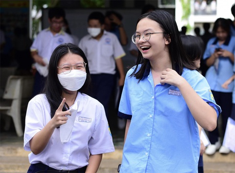 Bạn đọc cũng 'phân hóa' sau đề thi toán- Ảnh 1. Bạn đọc cũng 'phân hóa' sau đề thi toán- Ảnh 1.