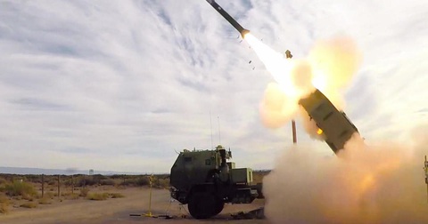 Nga cáo buộc Ukraine dùng pháo HIMARS của Mỹ tấn công mục tiêu dân sự ở Belgorod- Ảnh 1. Bộ Ngoại giao Nga nêu rõ Ukraine phải chịu trách nhiệm về hậu quả sau các đòn tấn công bằng pháo phản lực HIMARS - Ảnh: CBS NEWS