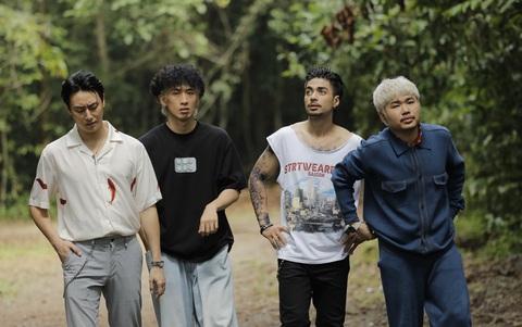 Dàn nam chính trong Móng vuốt, (từ trái qua) Rocker Nguyễn, Tuấn Trần, GiA Nguyễn, Quốc Khánh. Dàn nam chính trong Móng vuốt (từ trái qua): Rocker Nguyễn, Tuấn Trần, GiA Nguyễn, Quốc Khánh.