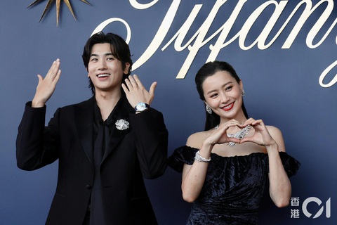 Park Hyung Sik bày tỏ sự hồi hợp, lo lắng khi chụp hình cùng đàn chị Trần Pháp Lai Park Hyung Sik bày tỏ sự hồi hợp, lo lắng khi chụp hình cùng đàn chị Trần Pháp Lai