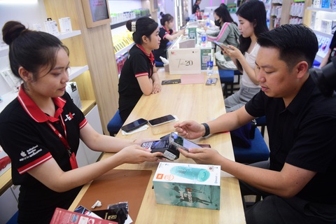 “Các doanh nghiệp vừa và nhỏ tận dụng công nghệ thanh toán không tiền mặt để tối ưu hóa quản lý tài chính và tăng tính bảo mật - Ảnh: QUANG ĐỊNH “Các doanh nghiệp vừa và nhỏ tận dụng công nghệ thanh toán không tiền mặt để tối ưu hóa quản lý tài chính và tăng tính bảo mật - Ảnh: QUANG ĐỊNH