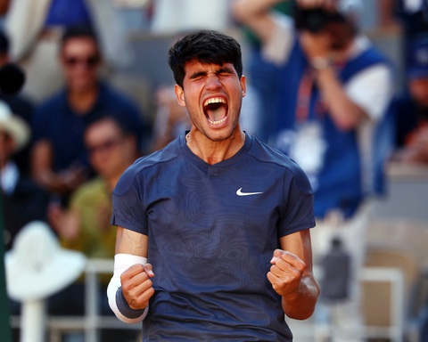 Tin tức thể thao sáng 8-6: Alcaraz gặp Zverev ở chung kết Roland Garros 2024- Ảnh 1. Alcaraz tiến vào chung kết Roland Garros chạm trán Zverev - Ảnh: REUTERS