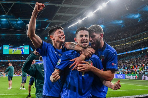 Vô địch Euro 2024 sẽ nhận được bao nhiêu tiền?- Ảnh 1. Tuyển Ý nhận số tiền kỷ lục sau khi vô địch Euro 2020 - Ảnh: REUTERS
