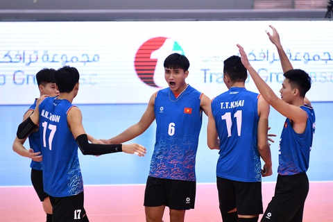 Bóng chuyền nam Việt Nam thắng thuyết phục đương kim á quân AVC Challenge Cup- Ảnh 1. Tuyển bóng chuyền nam Việt Nam tiếp tục có trận đấu xuất sắc để vượt qua chủ nhà Bahrain tại AVC Challenge Cup 2024 - Ảnh: AVC