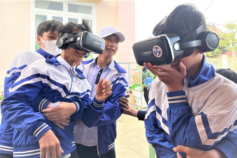 Có cách nào để việc học và thi đừng làm xôn xao xã hội, không tạo áp lực cho học sinh để các bạn có thêm thời gian khám phá những điều mới mẻ thêm không! - Ảnh: Q.L. Có cách nào để việc học và thi bớt xôn xao xã hội, không áp lực lên học sinh để các bạn có thời gian khám phá những điều mới mẻ thêm không! - Ảnh: Q.L.