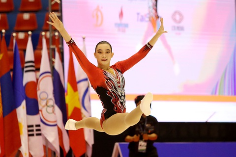 Những màn trình diễn đẹp mắt tại Giải vô địch thể dục aerobic châu Á 2024- Ảnh 3. Vận động viên Thái Lan Serena Ruffolo trong phần thi đơn nữ Giải vô địch thể dục aerobic châu Á 2024 - Ảnh: HOÀNG TÙNG