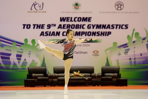 Vận động viên Nguyễn Lan Phương của Việt Nam thi đấu ở lứa tuổi thiếu niên (junior) - Ảnh: HOÀNG TÙNG Vận động viên Nguyễn Lan Phương của Việt Nam thi đấu ở lứa tuổi thiếu niên (junior) Giải vô địch thể dục aerobic châu Á 2024 - Ảnh: HOÀNG TÙNG