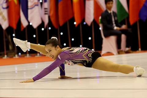 Những màn trình diễn đẹp mắt tại Giải vô địch thể dục aerobic châu Á 2024- Ảnh 7. Vận động viên Nhật Bản Momoka Chiazaki đạt số điểm 18,950 với phần thi đầy tự tin và nằm trong tốp dẫn đầu sau vòng loại đơn nữ lứa tuổi thiếu niên (junior) - Ảnh: HOÀNG TÙNG