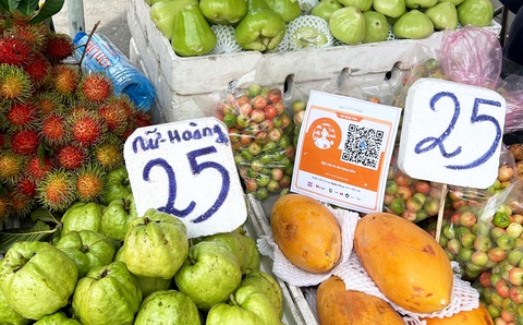 Chủ shop nhỏ tận dụng mã QR Nhận Tiền đa năng của MoMo để phục vụ khách hàng nhanh chóng và thuận tiện hơn Chủ shop nhỏ tận dụng mã QR Nhận Tiền đa năng của MoMo để phục vụ khách hàng nhanh chóng và thuận tiện hơn