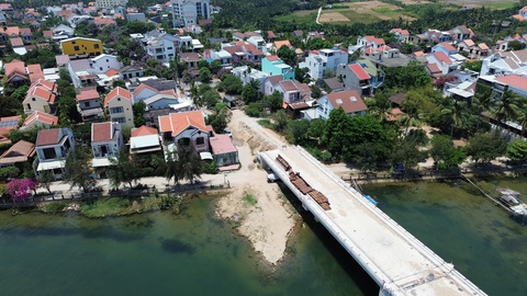 Người dân khởi kiện chủ tịch tỉnh Quảng Nam 'đòi' lại nhà đất, tỉnh đề nghị tòa bác đơn- Ảnh 1. Một người dân ở TP Hội An đã khởi kiện chủ tịch và UBND tỉnh Quảng Nam buộc trả lại diện tích đất và nhà. Trong ảnh là TP Hội An - Ảnh: LÊ TRUNG