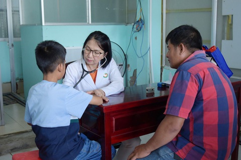 Trung Sơn Pharma và Vinacapital Foundation chung tay ‘vì nhịp đập tương lai’- Ảnh 2. Trung Sơn Pharma phối hợp tổ chức VCF khám sàng lọc tim cho trẻ em vùng sâu vùng xa