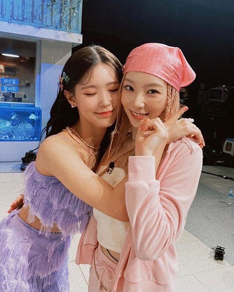 Taeyeon, Miyeon chung khung hình khiến netizen xứ Hàn choáng ngợp- Ảnh 1. Miyeon và Taeyeon (phải)