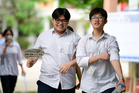 Đề văn lớp 10 Hà Nội ra tác phẩm Đồng chí, nhiều thí sinh ‘lệch tủ’- Ảnh 8. Câu nghị luận xã hội của đề văn năm nay mở và sát đời sống nên thí sinh khá thoải mái - Ảnh: NAM TRẦN
