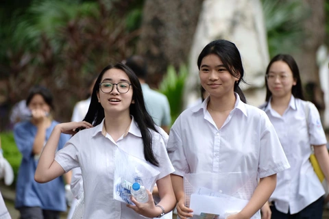 Hà Nội công bố đề minh họa các môn thi vào lớp 10 theo chương trình mới - Ảnh 1. Hà Nội công bố đề thi minh họa tuyển sinh vào lớp 10 năm 2025 - Ảnh 1.