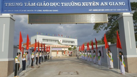 Phụ huynh nói bị ép đóng 500.000 đồng xây mái che, trường nói gì?- Ảnh 1. Phụ huynh có con học tại Trung tâm Giáo dục thường xuyên An Giang phản ánh bị ép đóng tiền xây mái che - Ảnh: Website nhà trường