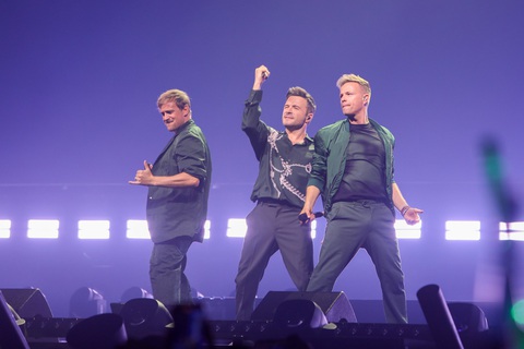 Show diễn ở Hà Nội ngày 4, 5-6 vừa qua của Westlife nằm trong tour diễn toàn cầu của nhóm nhạc này - Ảnh: DANH KHANG Show diễn ở Hà Nội ngày 4, 5-6 vừa qua của Westlife nằm trong tour diễn toàn cầu của nhóm nhạc này - Ảnh: DANH KHANG