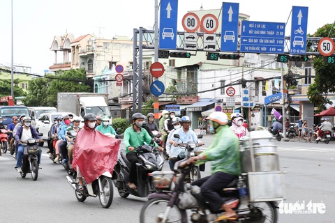 Loạt dự án trăm tỉ, giải ngân 0 đồng bị lãnh đạo TP.HCM phê bình- Ảnh 5. Dự án hiện chưa hoàn thành công tác cập nhật quy mô hoàn chỉnh nút giao Ngã Tư Đình vào quy hoạch 1/2.000 của quận 12. TP.HCM yêu cầu quận 12 sớm điều chỉnh tổng thể các đồ án quy hoạch 1/2.000 được duyệt tại khu vực trước ngày 20-6, trong đó có nút giao Ngã Tư Đình. Quận 12 khẩn trương bàn giao hết mặt bằng đến cuối tháng 9. Sở Giao thông vận tải sớm có ý kiến về nút giao thông trước ngày 20-6 - Ảnh: THẢO LÊ