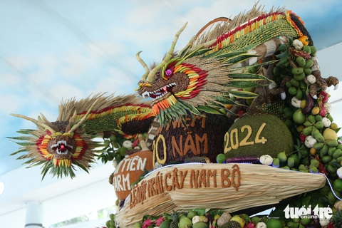 Du khách ngẩn ngơ ngắm tác phẩm tạo hình từ trái cây- Ảnh 7. Những tác phẩm dự thi năm nay rất ấn tượng