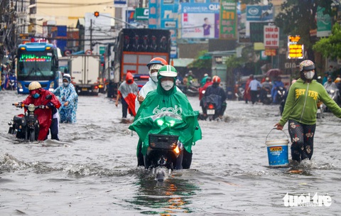 Thời tiết hôm nay 10-6: Mưa khắp nơi, nhiều vùng Bắc Bộ mưa rất to- Ảnh 1. Hôm nay 10-6, thời tiết Nam Bộ dự báo mưa to - Ảnh: LÊ PHAN