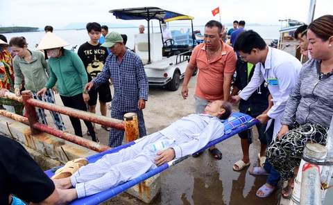 Nhiều người dân, xe ôm ở bến đò sẵn sàng hỗ trợ bệnh nhân và nhân viên y tế khi có ca cấp cứu ở xã Thạnh An, huyện Cần Giờ, TP.HCM - Ảnh: DUYÊN PHAN Nhiều người dân, xe ôm ở bến đò sẵn sàng hỗ trợ bệnh nhân và nhân viên y tế khi có ca cấp cứu ở xã Thạnh An, huyện Cần Giờ, TP.HCM - Ảnh: DUYÊN PHAN