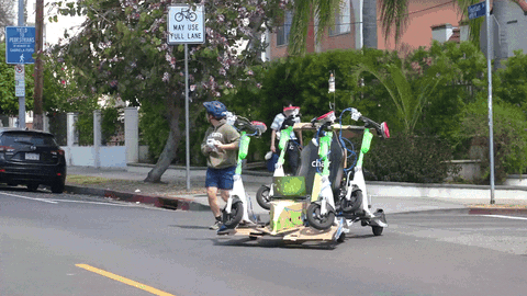 Ô tô tự chế từ 4 chiếc scooter điện quá độc đáo, đi đường ai cũng phải ngoái nhìn- Ảnh 7. Ô tô tự chế từ 4 chiếc scooter điện quá độc đáo, đi đường ai cũng phải ngoái nhìn- Ảnh 7.