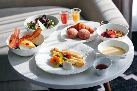 Trả 2.500 USD tiền khách sạn 5 sao để... đói ăn- Ảnh 2. Một bữa ăn khác cũng ở Kahala Hotel & Resort ở thành phố Yokohama, tỉnh Kanagawa