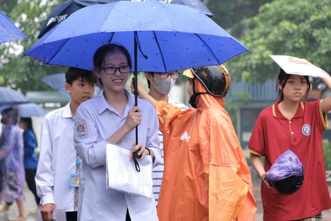 Đề thi toán lớp 10 Hà Nội: Thí sinh tự tin học khá dễ lấy điểm 8- Ảnh 6. Nhiều thí sinh cho biết học lực khá dễ dàng đạt từ 8 điểm môn toán - Ảnh: NGUYÊN BẢO