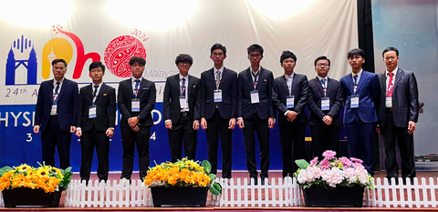Học sinh Việt Nam giành giải vàng Olympic Vật lý châu Á- Ảnh 1. Đội tuyển Việt Nam dự Olympic Vật lý châu Á năm 2024 - Ảnh: BỘ GD-ĐT