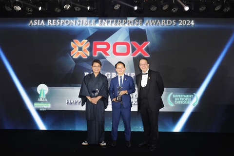 ROX Group phát triển doanh nghiệp dựa trên 3 trụ cột về nhân sự- Ảnh 1. Đại diện ROX Group tại lễ trao giải thưởng AREA 2024