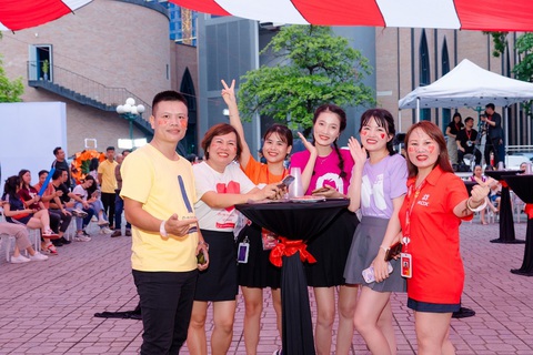 ROX Group phát triển doanh nghiệp dựa trên 3 trụ cột về nhân sự- Ảnh 3. CBNV tại ROX Group tham gia hoạt động văn hóa