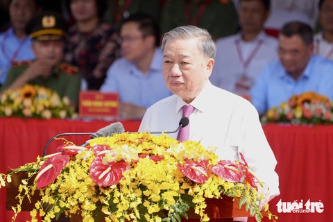 Chủ tịch nước Tô Lâm dự lễ ra mắt lực lượng tham gia bảo vệ an ninh, trật tự cơ sở tại TP.HCM- Ảnh 1. Chủ tịch nước Tô Lâm phát biểu tại lễ ra mắt - Ảnh: HỮU HẠNH