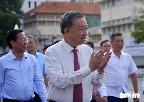 Chủ tịch nước Tô Lâm dự lễ ra mắt lực lượng tham gia bảo vệ an ninh, trật tự cơ sở tại TP.HCM- Ảnh 2. Chủ tịch nước Tô Lâm đến tham dự lễ ra mắt lực lượng bảo vệ an ninh, trật tự cơ sở tại TP.HCM - Ảnh: HỮU HẠNH