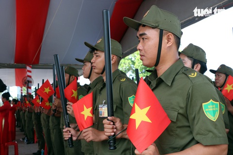 Có hơn 4.000 người tham gia lực lượng bảo vệ an ninh trật tự ở cơ sở tại Bình Dương - Ảnh: ANH LÊ Có hơn 4.000 người tham gia lực lượng bảo vệ an ninh, trật tự ở cơ sở tại Bình Dương - Ảnh: ANH LÊ