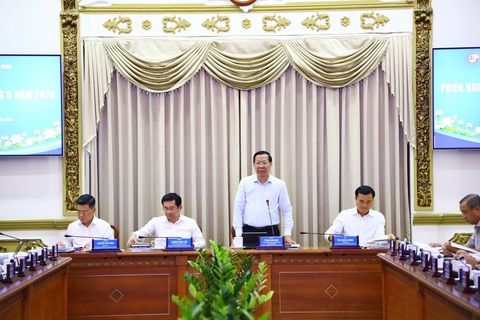 6 tháng chỉ giải ngân 13,8%, TP.HCM lại 'đau đầu' vì đầu tư công- Ảnh 1. Thường trực UBND TP.HCM chủ trì phiên họp kinh tế - xã hội thường kỳ tháng 6 - Ảnh: TTBC