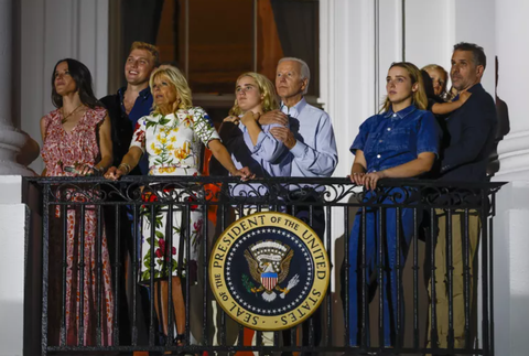 Gia đình Tổng thống Biden ủng hộ ông tiếp tục tranh cử- Ảnh 1. Gia đình Tổng thống Mỹ Joe Biden - Ảnh: GETTY