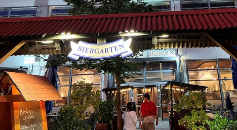 Mùa hè nóng bỏng ở Đức- Ảnh 4. Vườn bia tại Berlin - Ảnh: D.Trường
