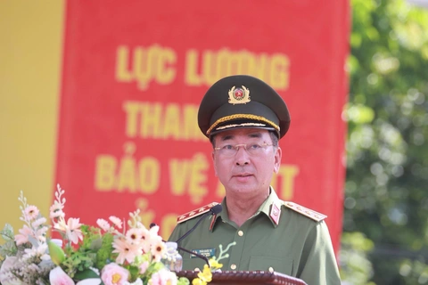 Nhiều tỉnh, thành đồng loạt ra mắt lực lượng bảo vệ an ninh, trật tự cơ sở- Ảnh 14. Thượng tướng Trần Quốc Tỏ - Thứ trưởng Bộ Công an - phát biểu tại buổi lễ - Ảnh: MINH TRUNG