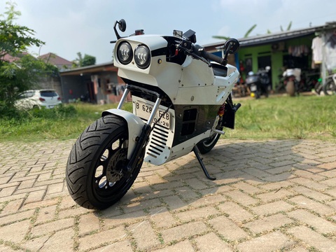 Biến Honda Spacy thành xe máy điện vì bạn bè ai cũng có xe điện- Ảnh 2. Dường như chỉ sở hữu một chiếc xe phong cách thôi là chưa đủ, nên chủ xe muốn đổi cả động cơ sang thuần điện - Ảnh: Divo Gimbal/Otomotif