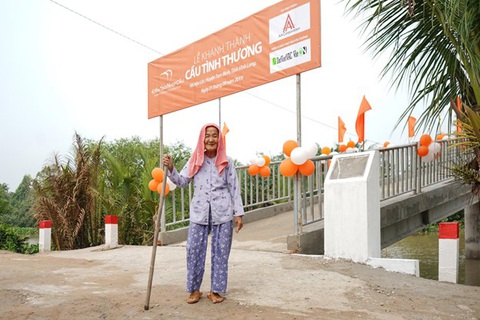 VieON ghi dấu ở hạng mục doanh nghiệp thúc đẩy xã hội- Ảnh 4. Những nhịp cầu từ Quỹ Nam Phương đã giúp cho việc di chuyển của người dân được cải thiện.
