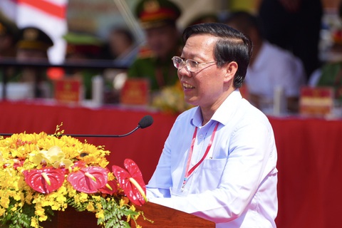 Chủ tịch nước Tô Lâm dự lễ ra mắt lực lượng tham gia bảo vệ an ninh, trật tự cơ sở tại TP.HCM- Ảnh 3. Chủ tịch UBND TP.HCM Phan Văn Mãi phát biểu tại lễ ra mắt - Ảnh: HỮU HẠNH