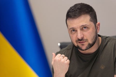 Tổng thống Zelensky vạch ra mô hình đàm phán với Nga- Ảnh 1. Tổng thống Ukraine Volodymyr Zelensky - Ảnh: REUTERS