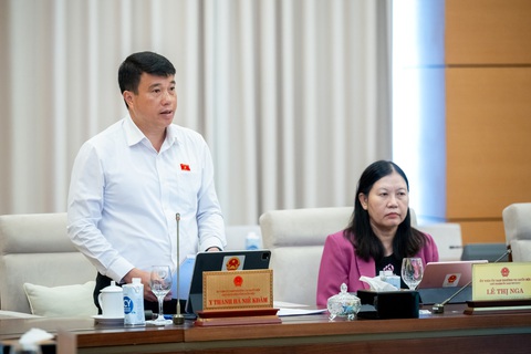 Phó chủ tịch Quốc hội: Người dân phản ánh 'vào một cửa nhưng ra vẫn nhiều cửa'- Ảnh 3. Chủ tịch Hội đồng Dân tộc của Quốc hội Y Thanh Hà Niê Kđăm - Ảnh: PHẠM THẮNG
