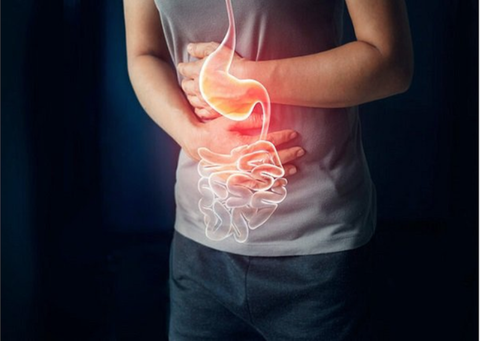 Tự kích thích huyệt tay chân để chữa đau loét dạ dày - tá tràng- Ảnh 1. Hiện có nhiều người trẻ tuổi bị đau dạ dày - Ảnh minh họa