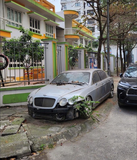 Ảnh vui 10-7: Bài học dành cho những ai không thắt dây an toàn- Ảnh 2. Bên ngoài đổ nát bên trong huy hoàng...