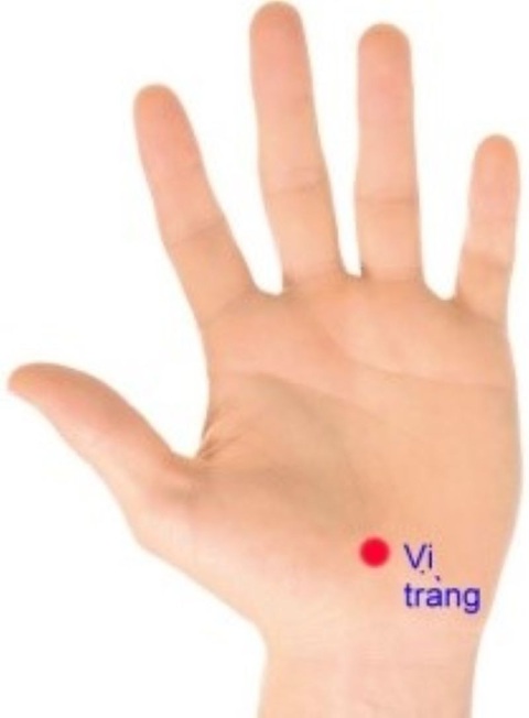 Tự kích thích huyệt tay chân để chữa đau loét dạ dày - tá tràng- Ảnh 2. Kích thích vị tràng điểm để giảm đau dạ dày - Ảnh minh họa: HÀ LINH