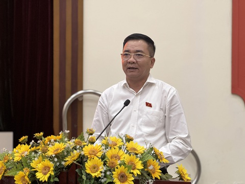 Đại biểu Quốc hội TP.HCM: Bỏ đèn đếm ngược không được trái quy định của luật- Ảnh 2. Đại biểu Quốc hội Nguyễn Minh Đức phát biểu tại buổi tiếp xúc - Ảnh: CẨM NƯƠNG