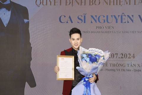 Nguyên Vũ không tin, không quen khi được gọi là ‘viện phó'- Ảnh 1. Nguyên Vũ hạnh phúc khi được tin yêu, giao trọng trách viện phó Viện Phát triển doanh nghiệp và tài năng Việt Nam