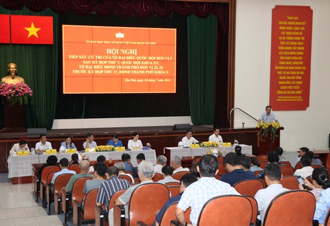 Đại biểu Quốc hội TP.HCM: Bỏ đèn đếm ngược không được trái quy định của luật- Ảnh 1. Toàn cảnh buổi tiếp xúc cử tri - Ảnh: CẨM NƯƠNG