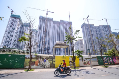 Nguồn vốn tín dụng bất ngờ chảy mạnh vào bất động sản trong những tháng gần đây - Ảnh: QUANG ĐỊNH Nguồn vốn tín dụng bất ngờ chảy mạnh vào bất động sản trong những tháng gần đây - Ảnh: QUANG ĐỊNH
