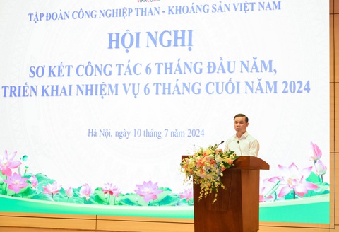 TKV vượt mục tiêu kế hoạch 6 tháng đầu năm 2024- Ảnh 2. Ông Đỗ Hữu Huy, phó chủ tịch Ủy ban Quản lý vốn Nhà nước tại doanh nghiệp phát biểu chỉ đạo tại hội nghị